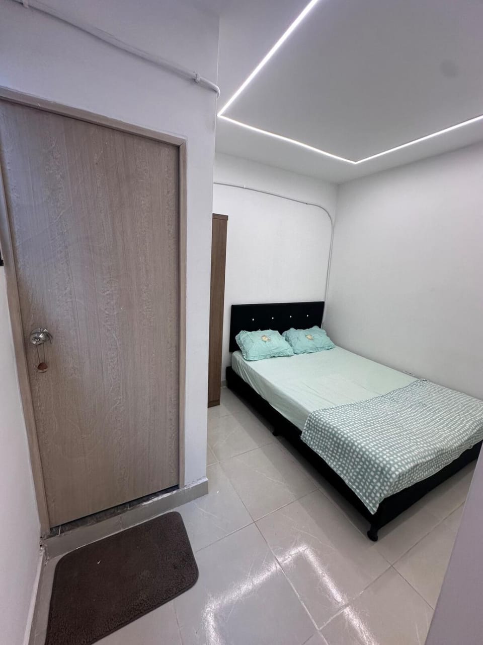 Bed, Bathroom