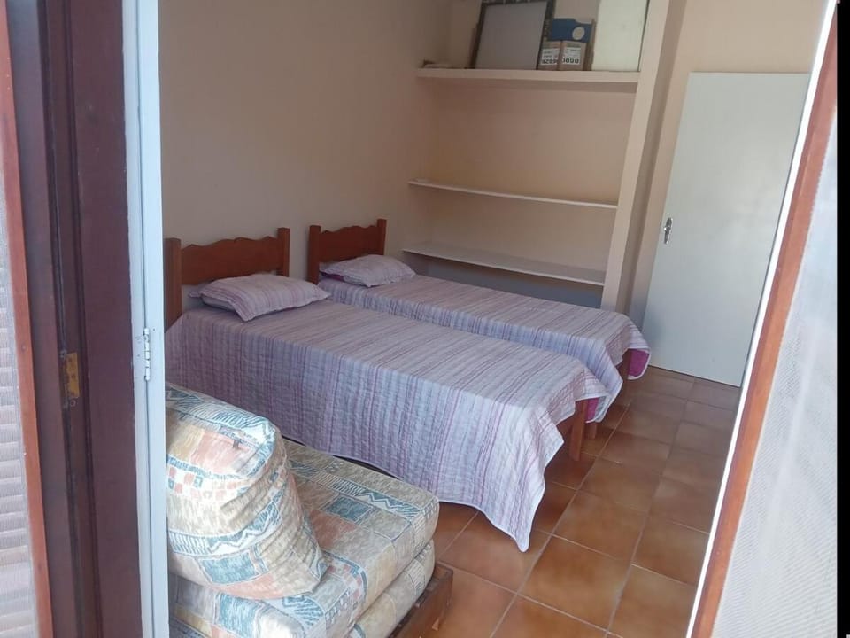 Enseada, close to the beach and shops complete Apartment in State of São Paulo