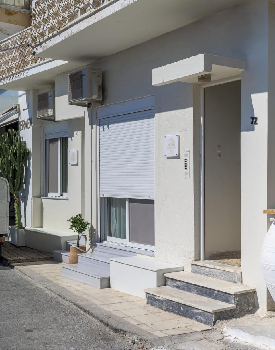 Property building, Facade/entrance, Landmark view