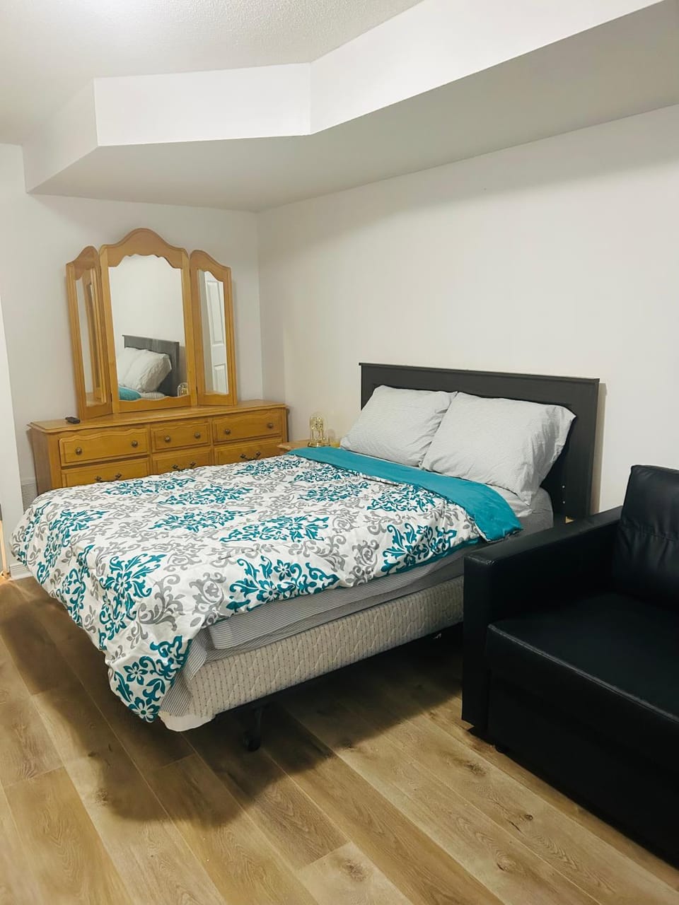 Photo of the whole room