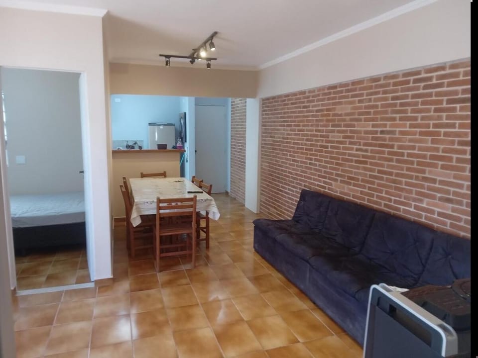 Enseada, close to the beach and shops complete Apartment in State of São Paulo