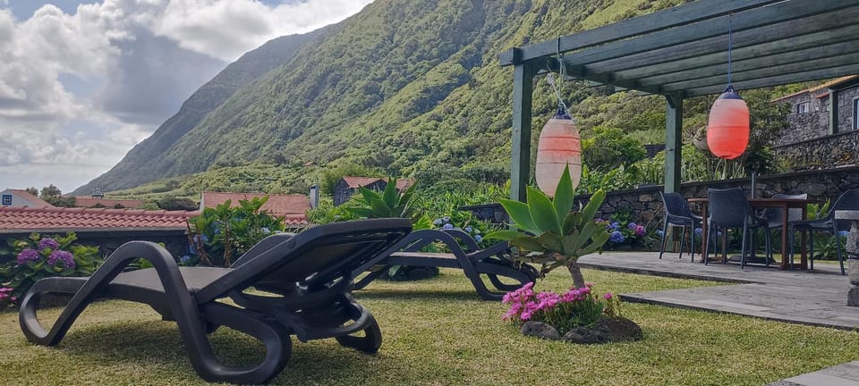 Patio, Garden, Mountain view