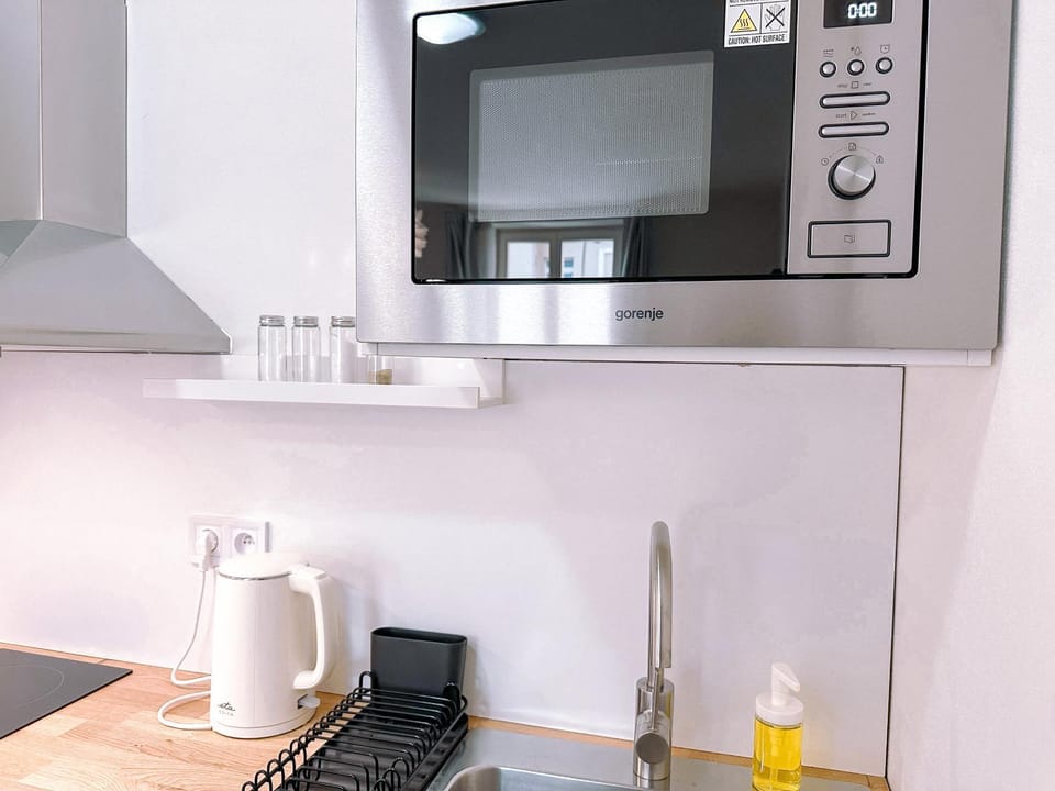 Coffee/tea facilities, Kitchen or kitchenette, microwave