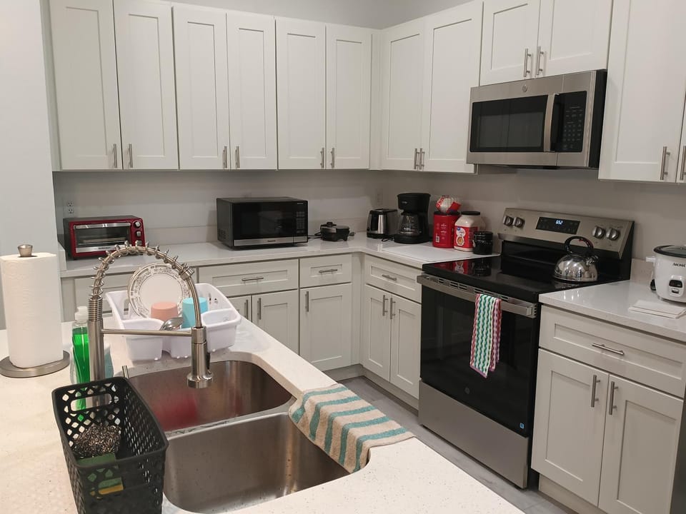 Beautiful Room in quiet place shared bath Vacation rental in Florida