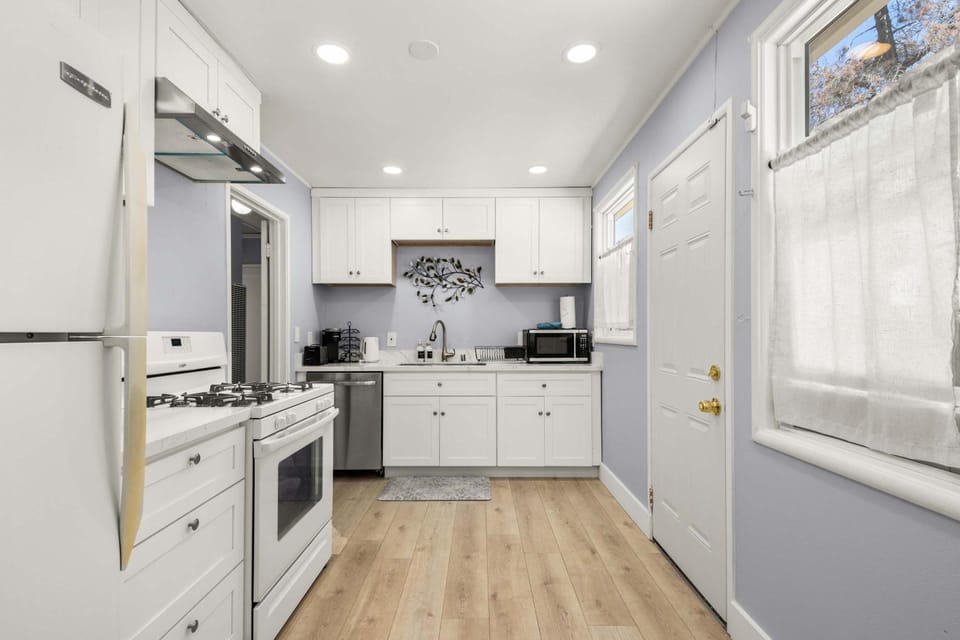 Marbella Lane - Alluring & Spacious 3BR Home House in Campbell