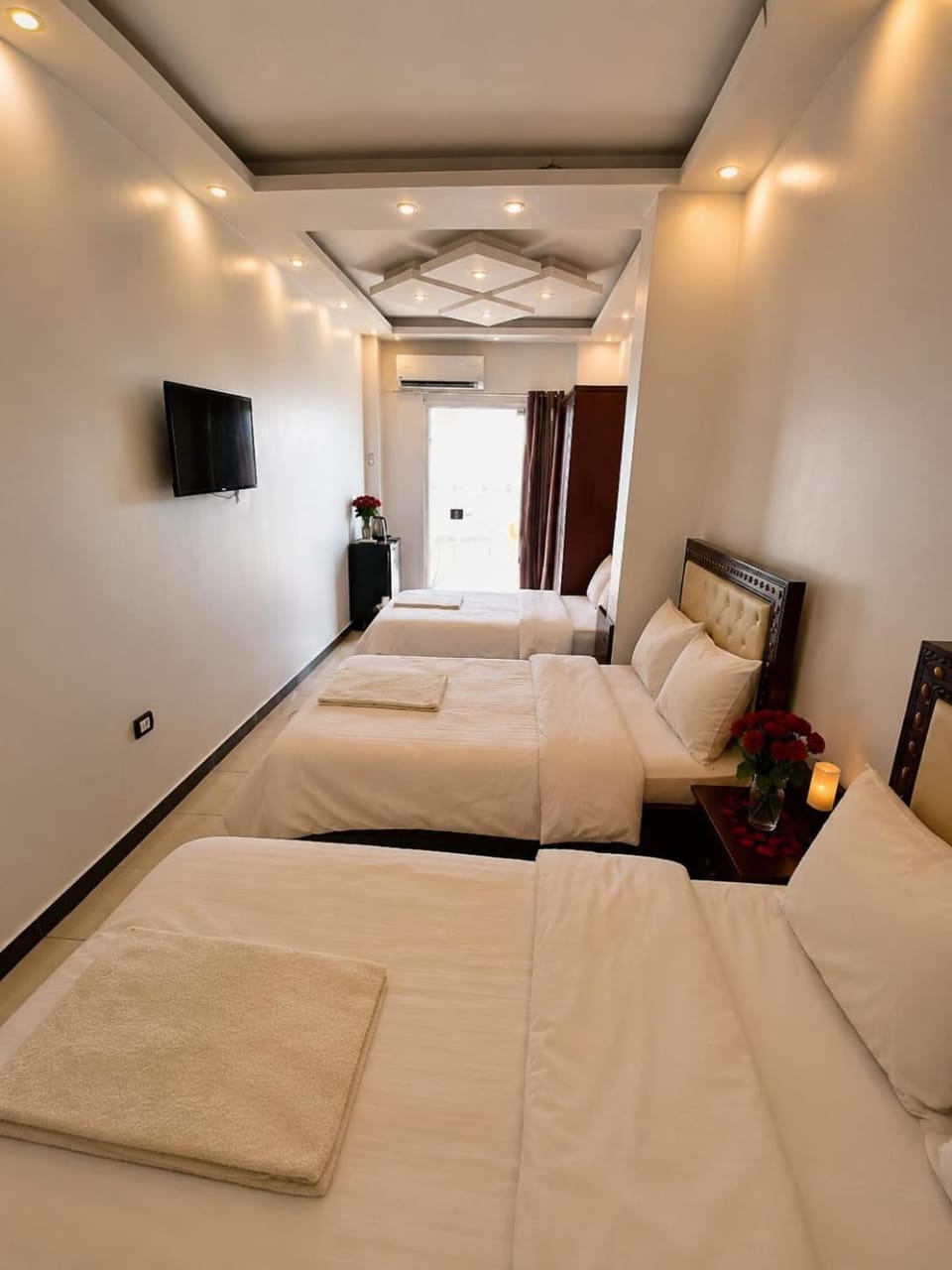 Bed, TV and multimedia, Bedroom