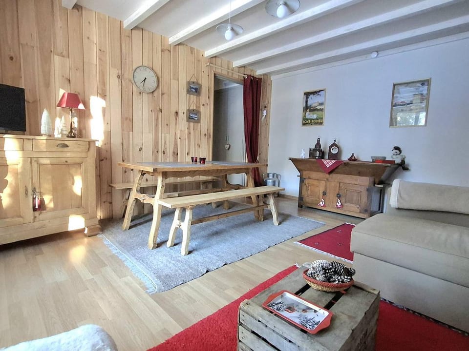 Charmant 2 Pièces Lumineux avec Balcon en Montagne - FR-1-592-91 Apartment in Bolquère