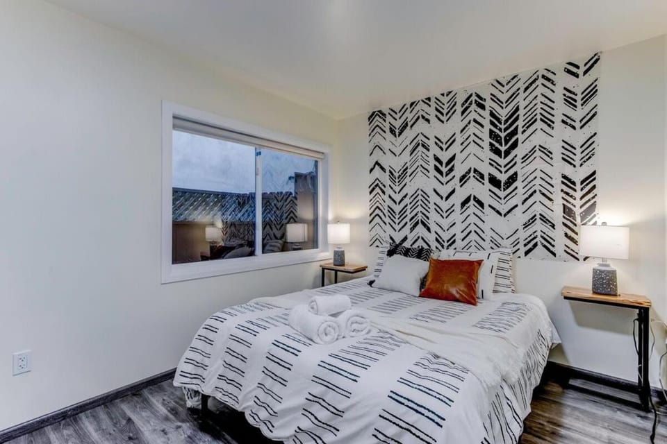 Marbella Lane Cozy 2BR Studio Duplex Home House in Burlingame