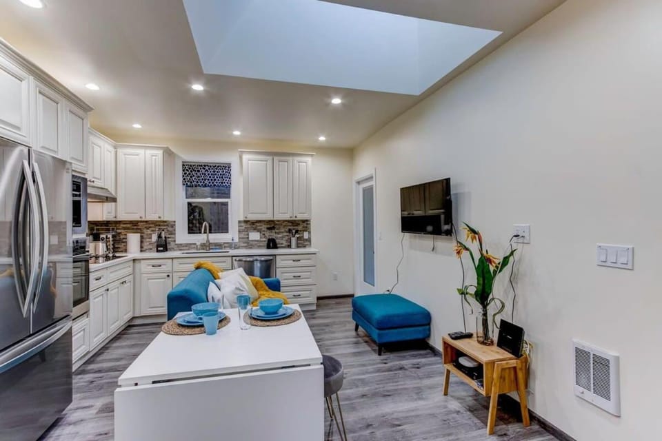 Marbella Lane Cozy 2BR Studio Duplex Home House in Burlingame