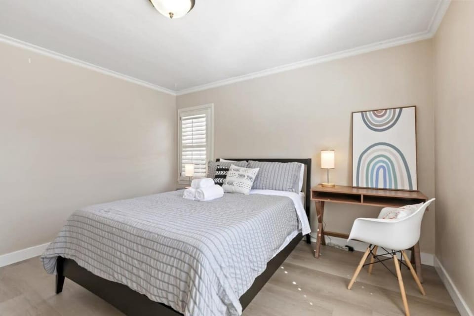 Marbella Lane - Modern Refreshing Home House in San Mateo