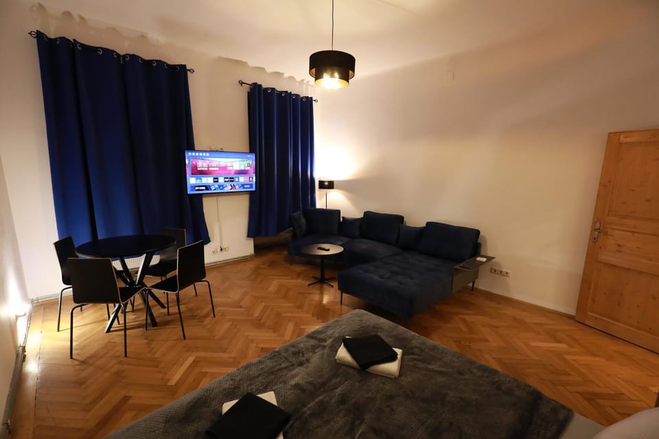 TV and multimedia, Living room, Photo of the whole room, Decorative detail, Seating area, Bedroom, furniture, towels