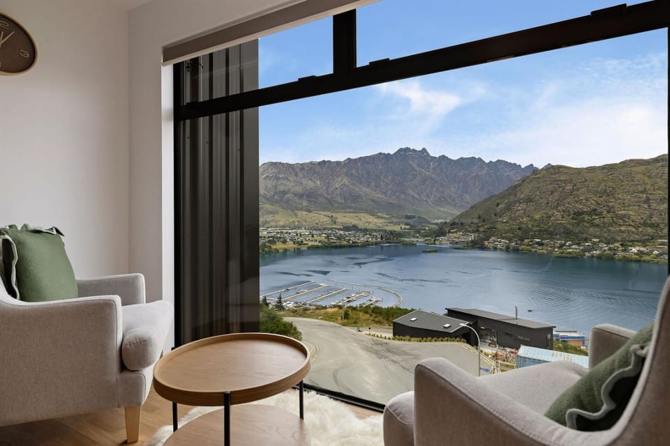 Summit Haven – West | 3BR New Build | Spa House in Queenstown