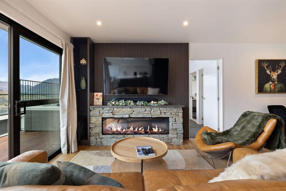 Summit Haven – West | 3BR New Build | Spa House in Queenstown
