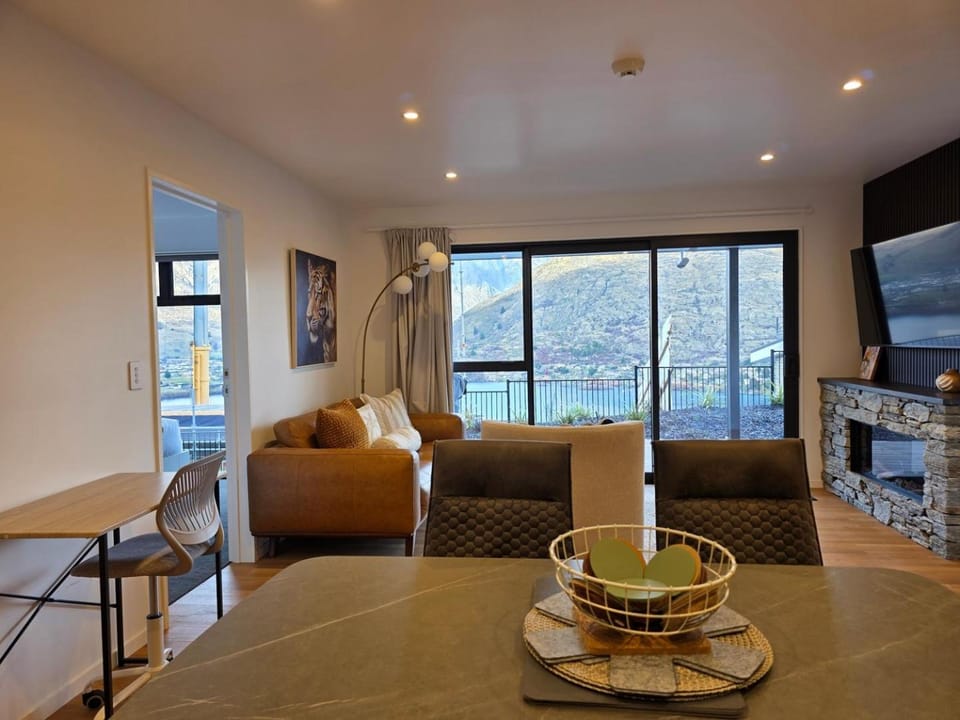 Summit Haven – West | 2BR New Build | Spa House in Queenstown