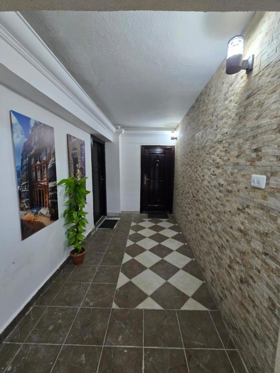 Facade/entrance