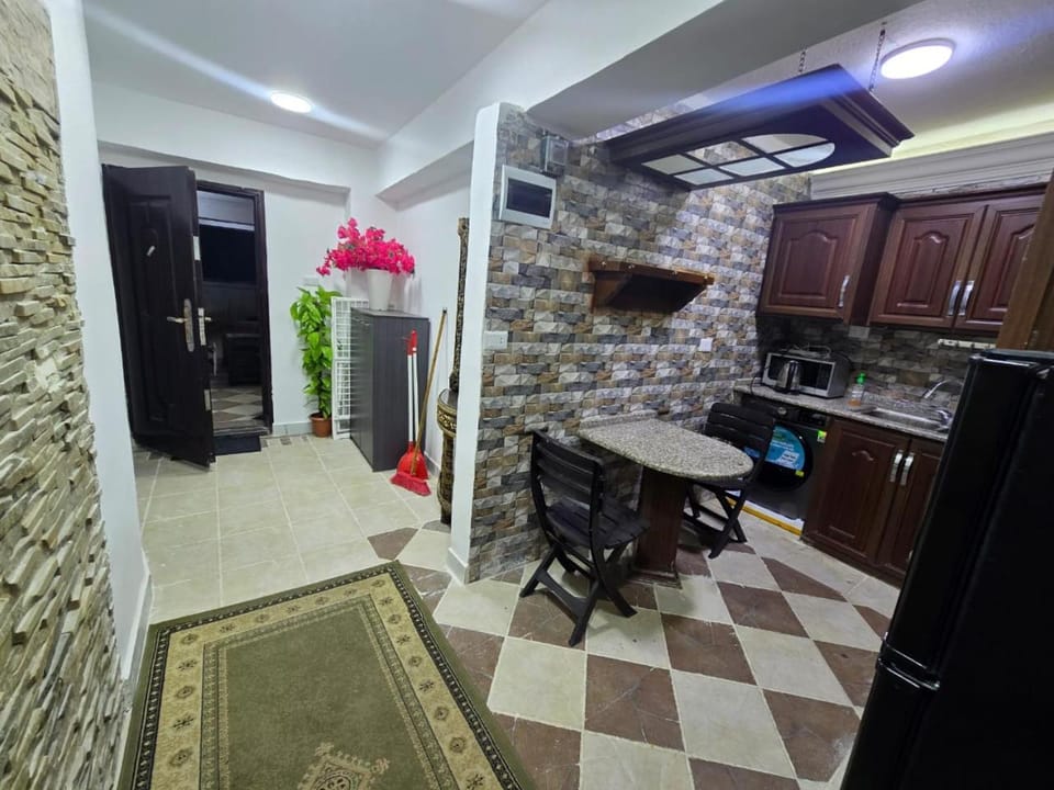 Kitchen or kitchenette, Dining area, minibar