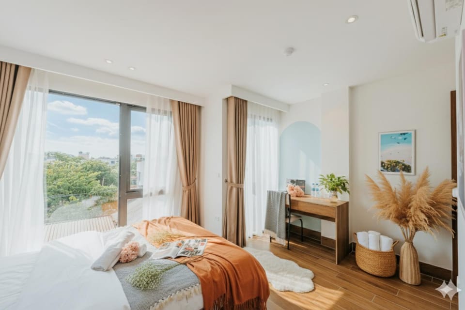 Bed, Living room, Photo of the whole room, Seating area, Bedroom