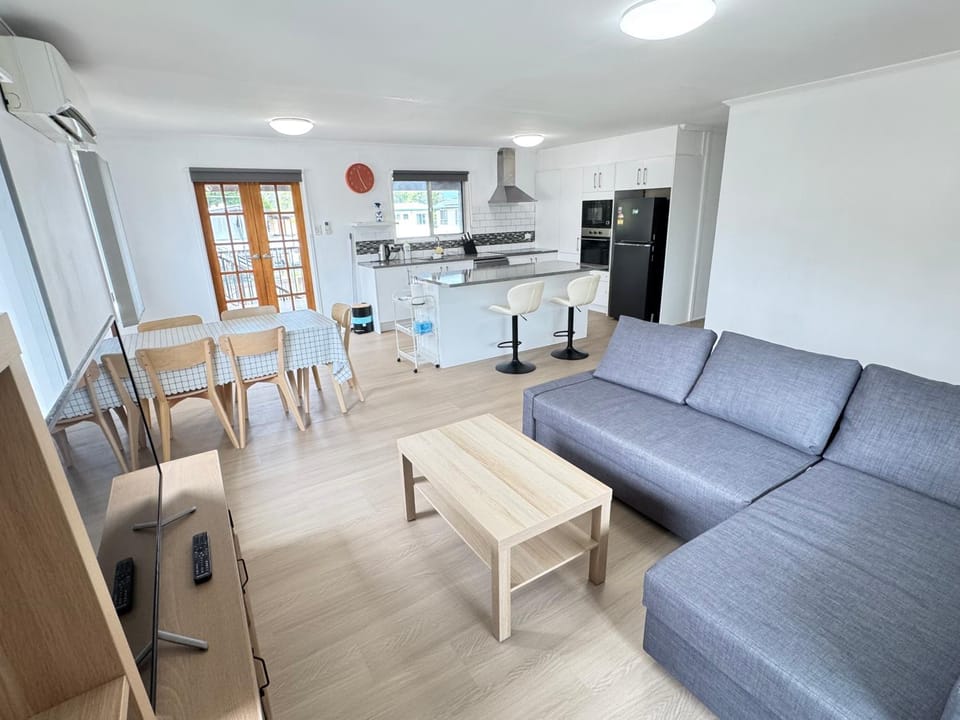 3 Bedrooms in Entire Upstairs Level in Bray Park Apartment in Brisbane