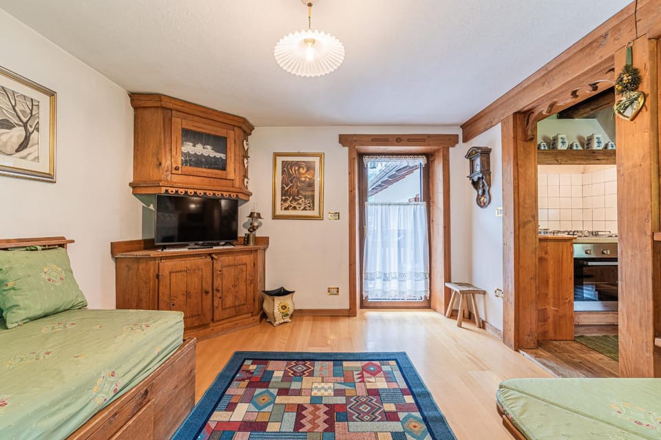 Communal lounge/ TV room, Living room