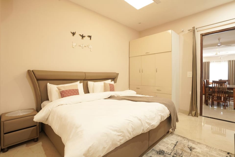 Bed, Living room, Photo of the whole room, Seating area, Dining area, Bedroom, wardrobe