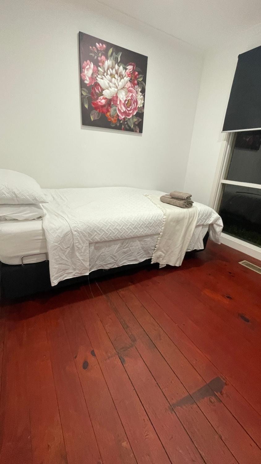 Donvale House 15KM to CBD 3 Bed rooms House in Melbourne