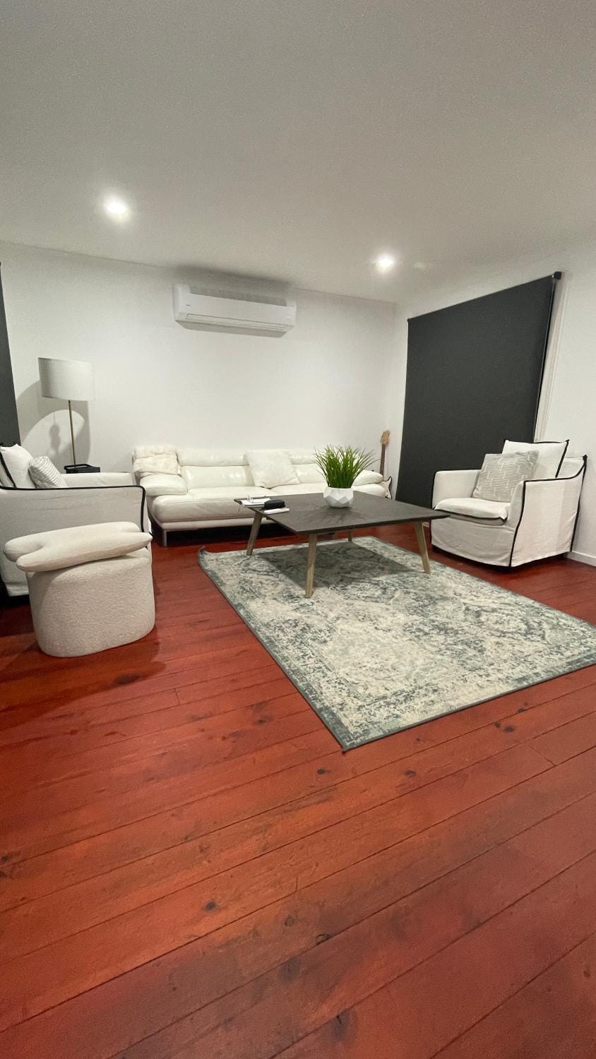 Donvale House 15KM to CBD 3 Bed rooms House in Melbourne