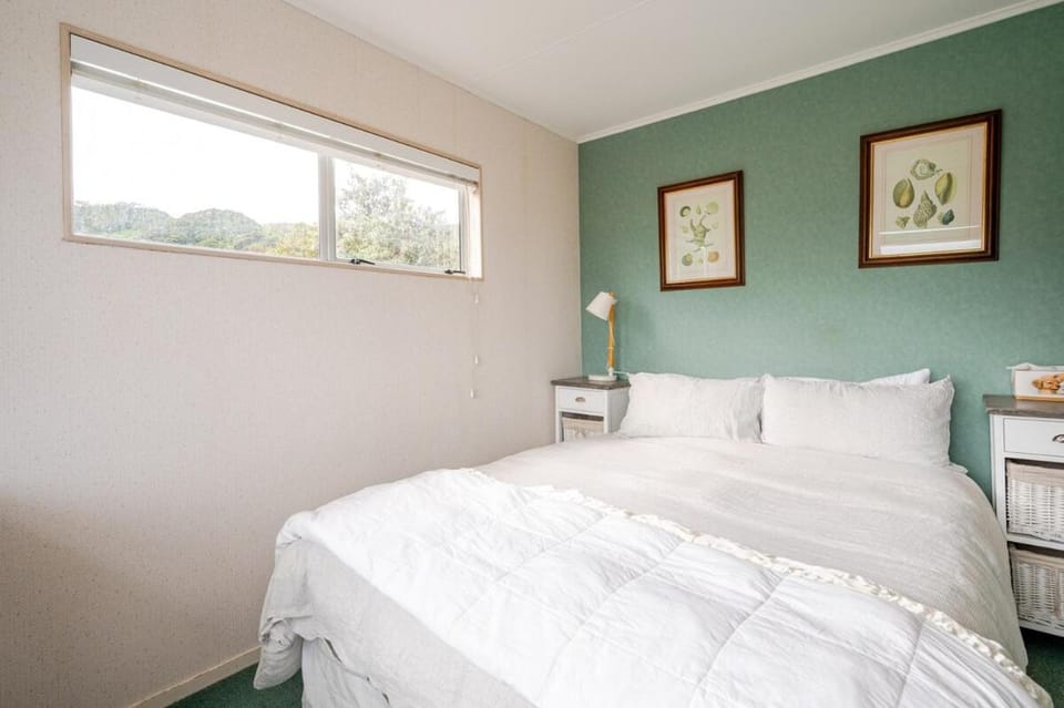 Sea View Batch House in Tasman District, Tasman, New Zealand