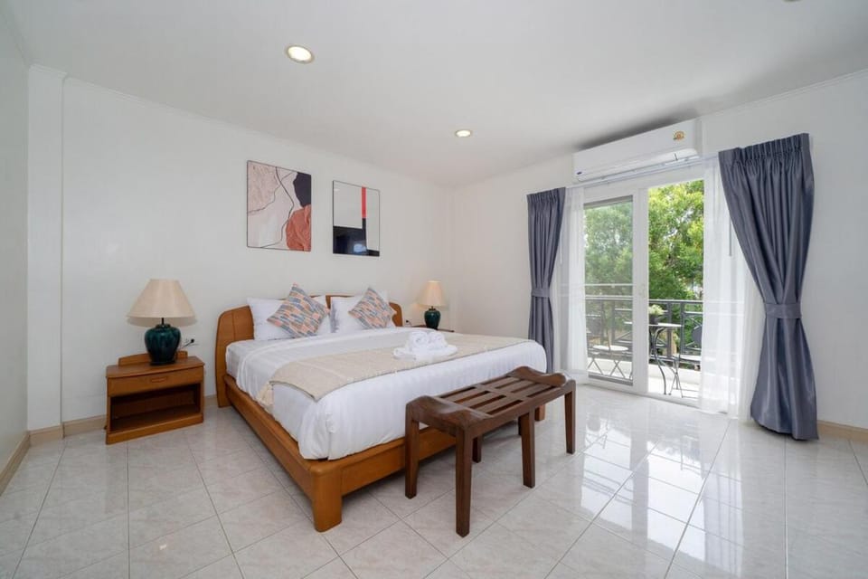 Suite dream villa Bangla Patong sleep 8 Villa in Patong
