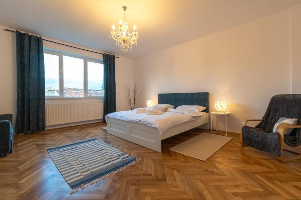 Lua Solis Apartment with Mt Tampa Views in the Old Town Apartment in Brasov