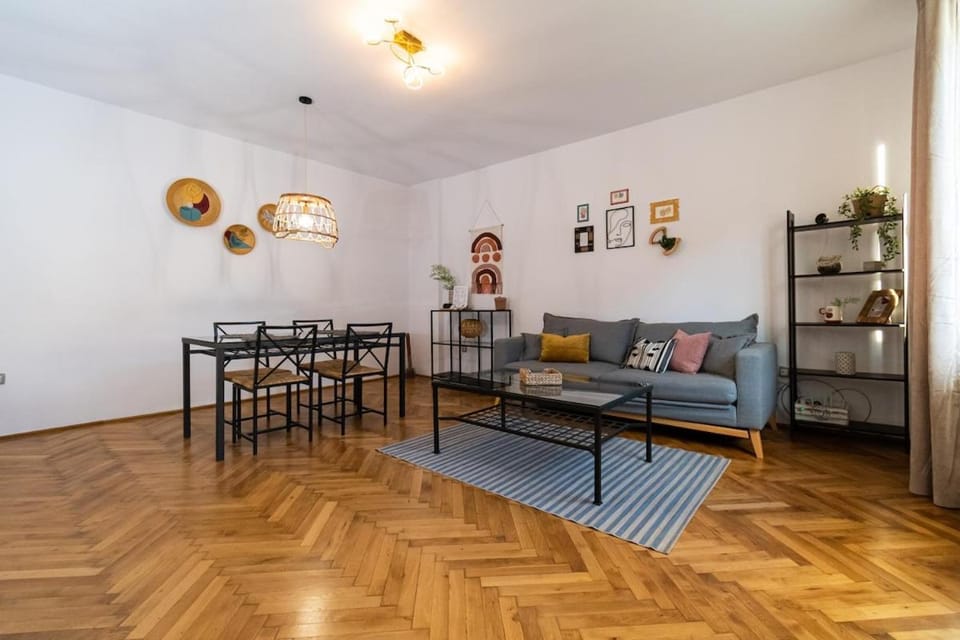 Lua Solis Apartment with Mt Tampa Views in the Old Town Apartment in Brasov