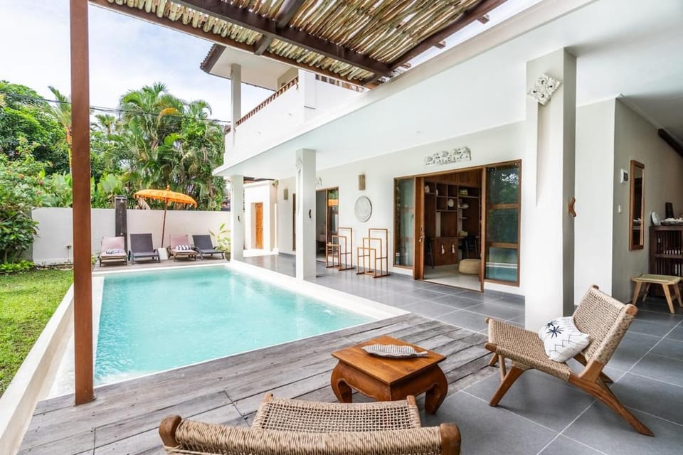 Property building, Pool view, Swimming pool, sunbed
