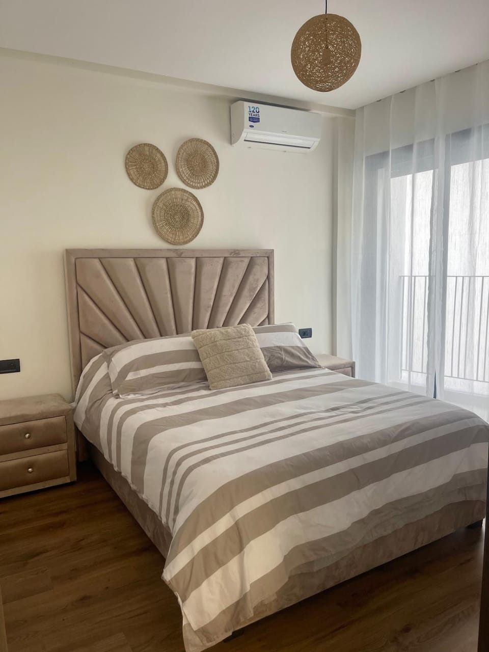 Bed, Photo of the whole room, Bedroom, air conditioner