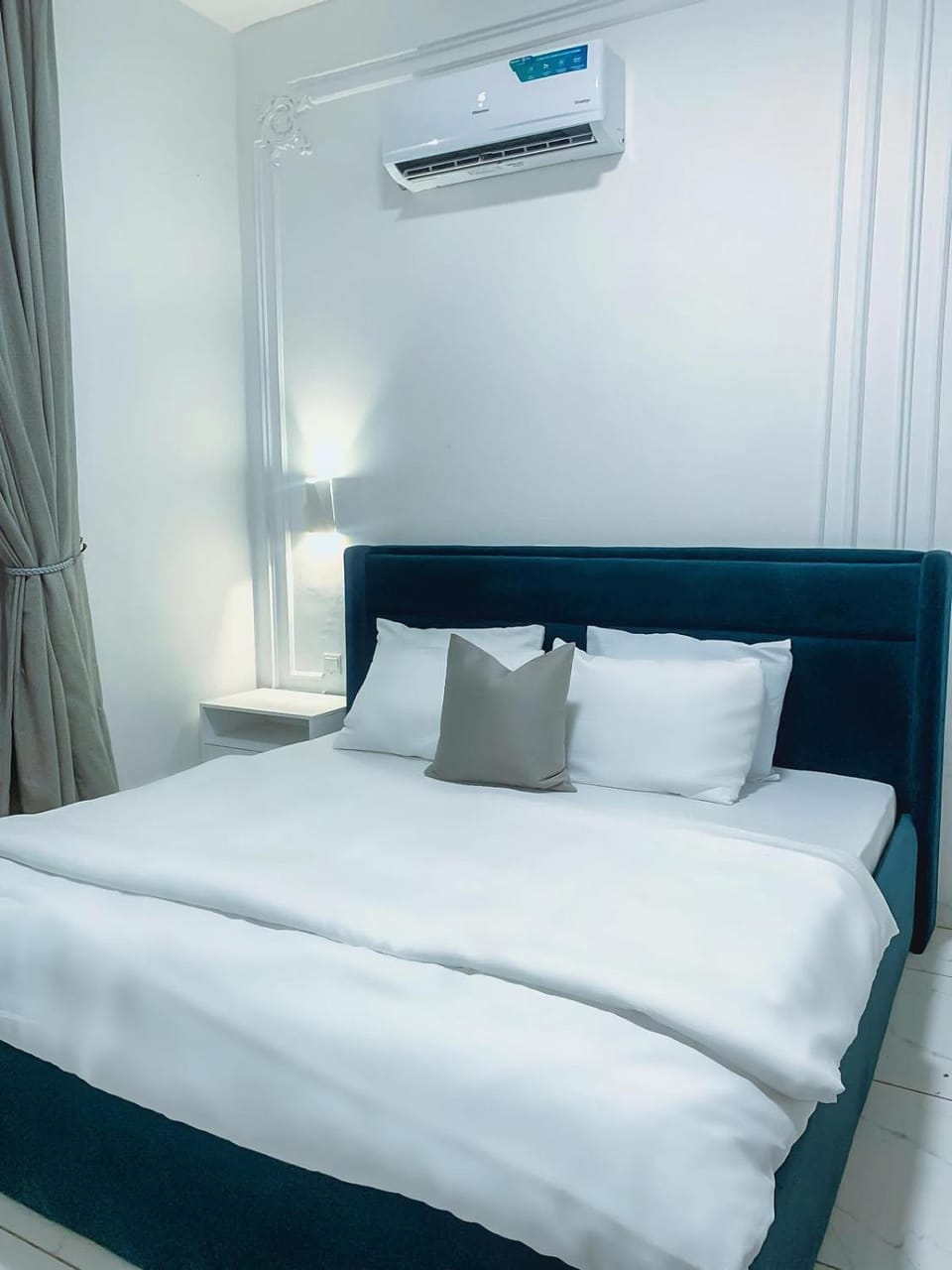 Bedroom, air conditioner
