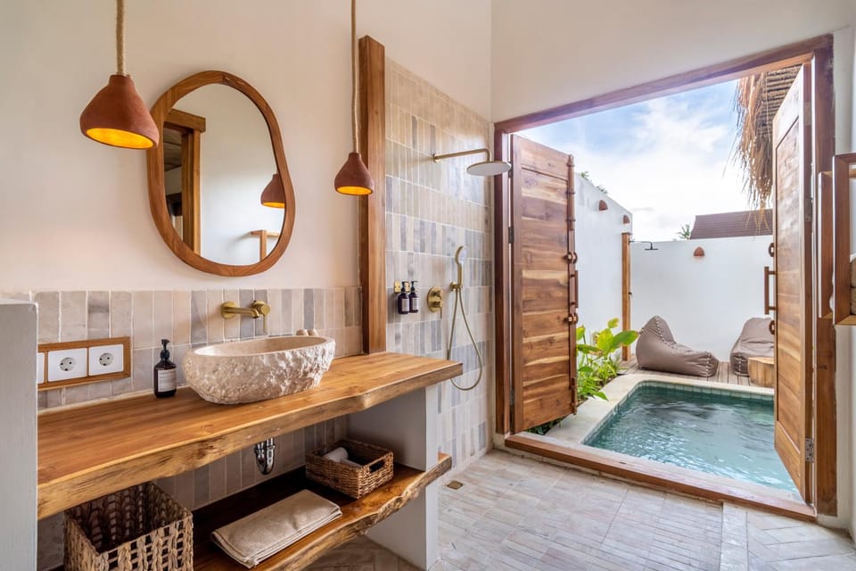 Shower, Bathroom, View (from property/room), Pool view, Swimming pool