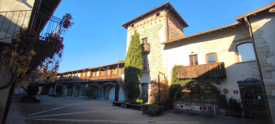 Property building, Restaurant/places to eat