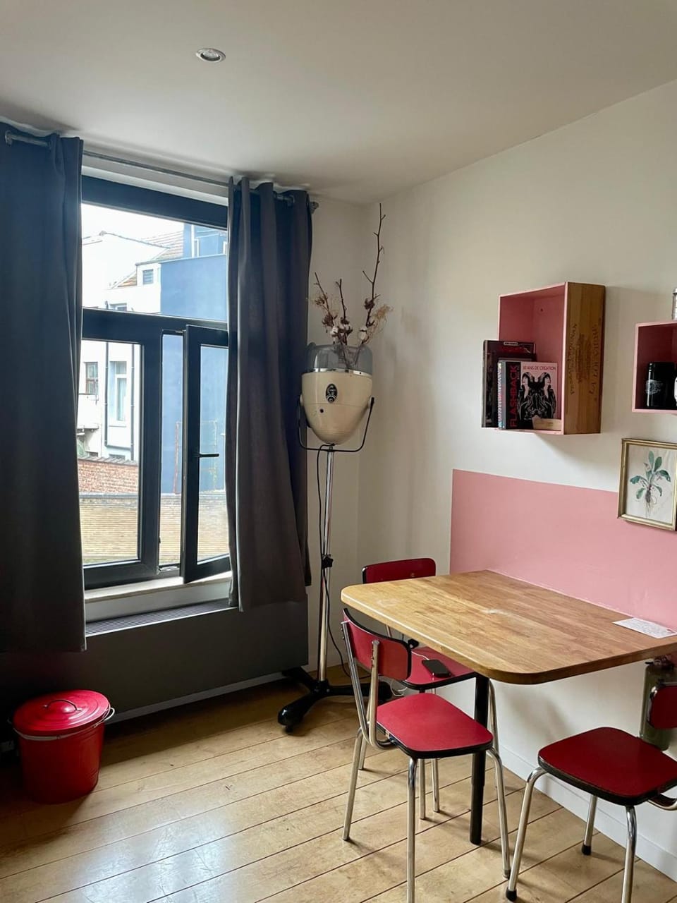 Seating area, Dining area