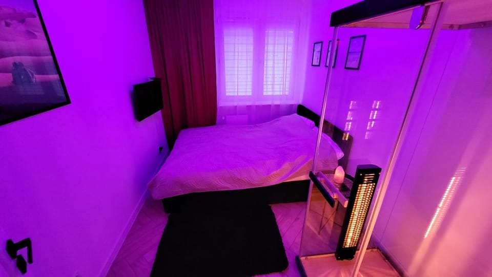 Bed, Sauna, Bedroom