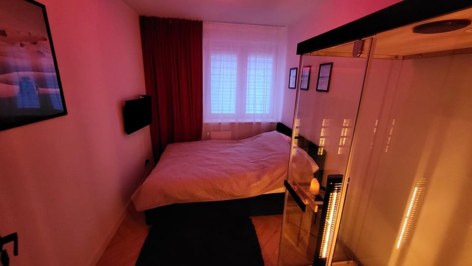 Bed, Sauna, Bedroom