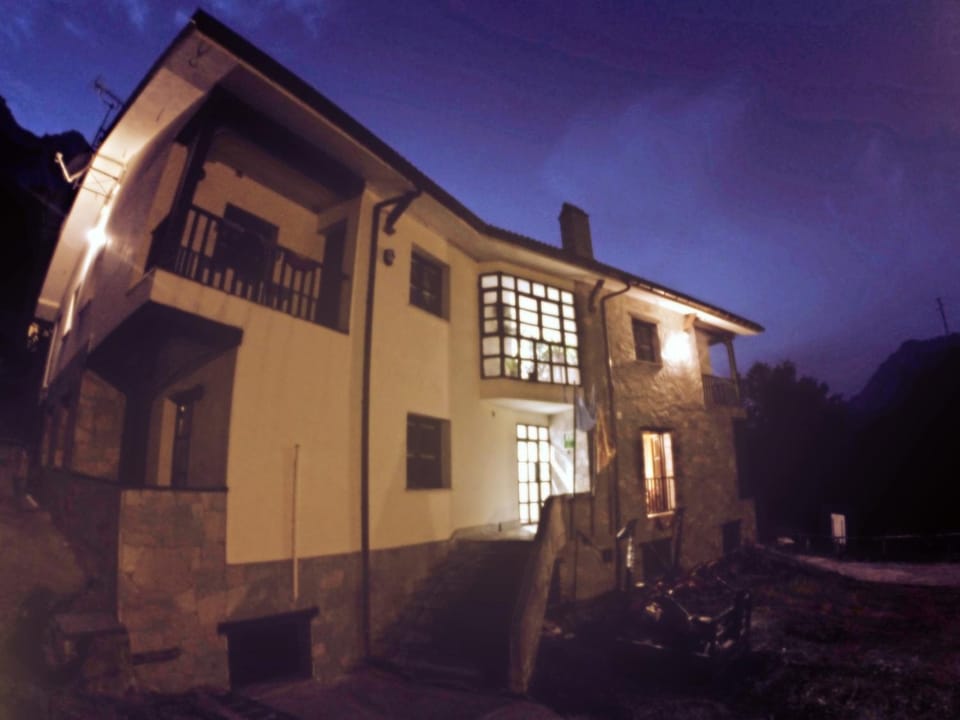 Facade/entrance, Night