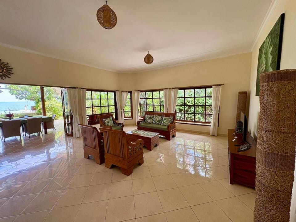 Beachfront Villa Mawar with Private Pool and Sunset View Villa in Bali