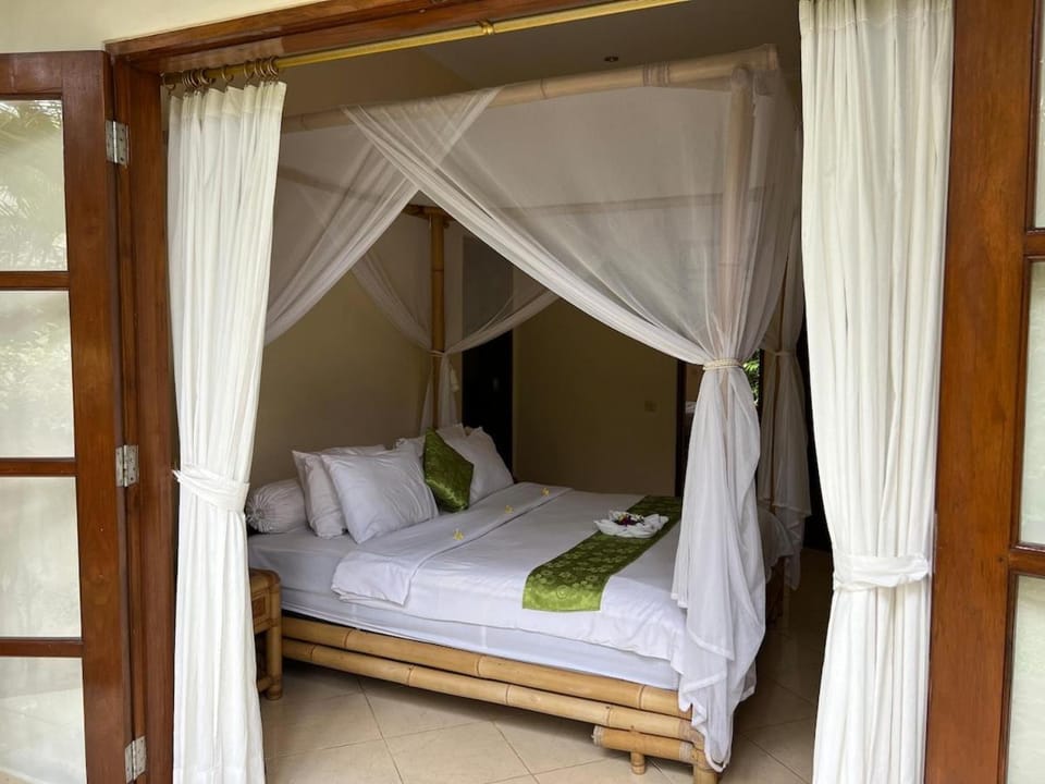 Beachfront Villa Mawar with Private Pool and Sunset View Villa in Bali