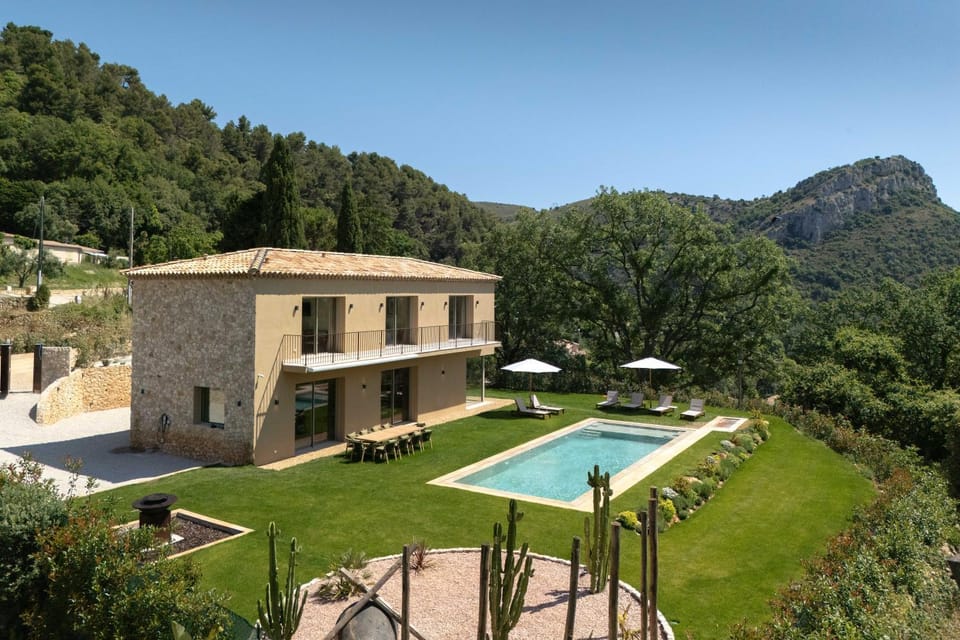 Property building, Natural landscape, Garden, Garden, Garden view, Pool view, Swimming pool, sunbed