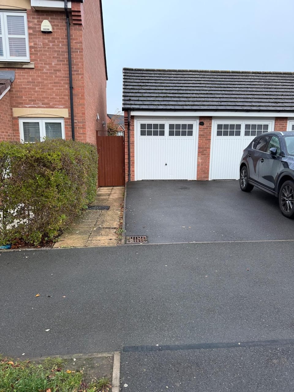 Modern 4 bedroom Home, 5 TV's with Netflix, 10 Beds, Off Road Parking For A Few Vans & Cars, 900MB, Near Coventry City Centre, Contractors, Families, Friends House in Coventry