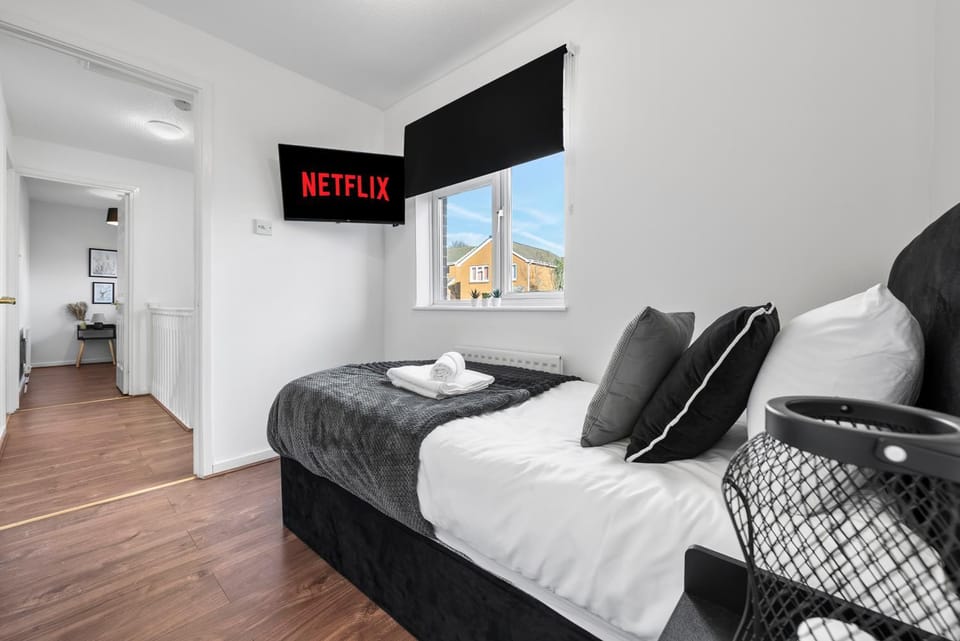 TV and multimedia, Bedroom, flat iron, wardrobe