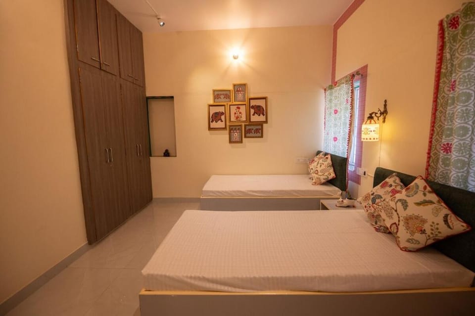 Bed, Photo of the whole room, Bedroom, wardrobe