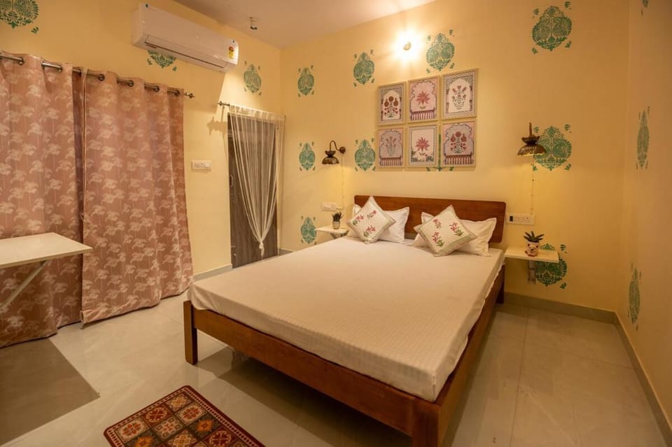 Bed, Photo of the whole room, Bedroom