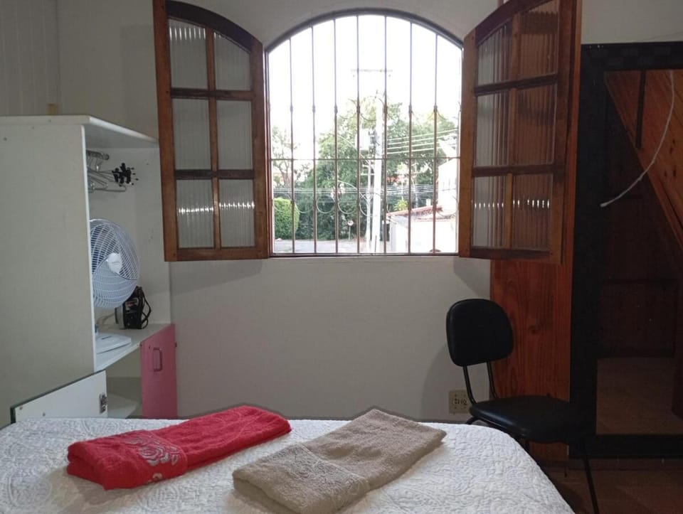 Bed, Bedroom, Quiet street view