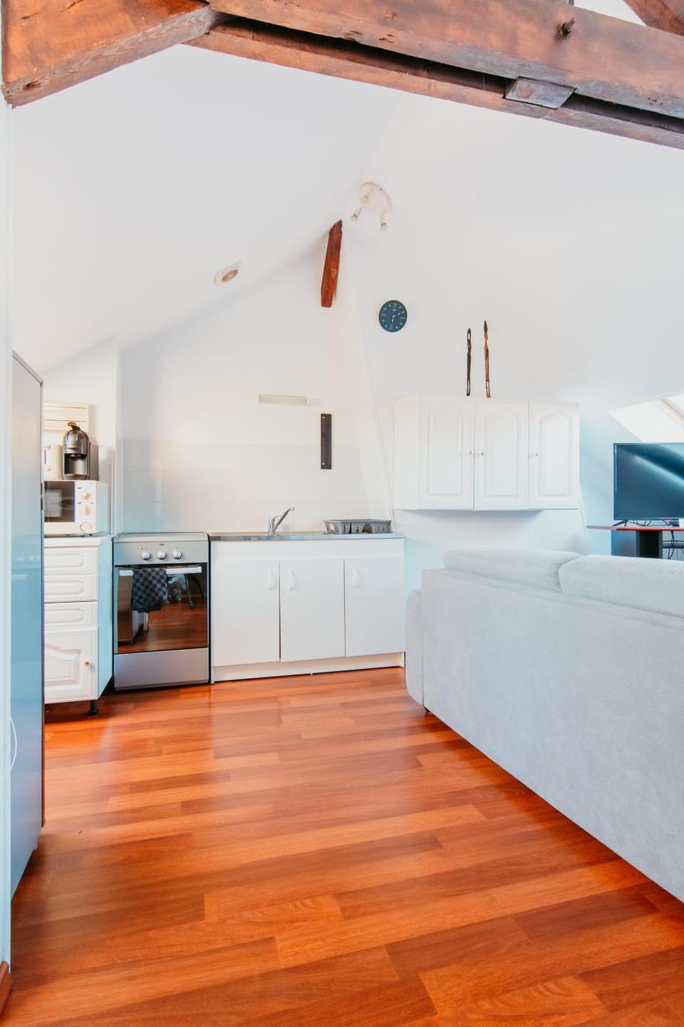 TV and multimedia, Kitchen or kitchenette, Seating area, Dining area, furniture, internet, microwave, storage, stove