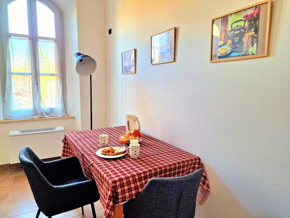 Foschina apartment parking in front of the house Apartment in Montepulciano