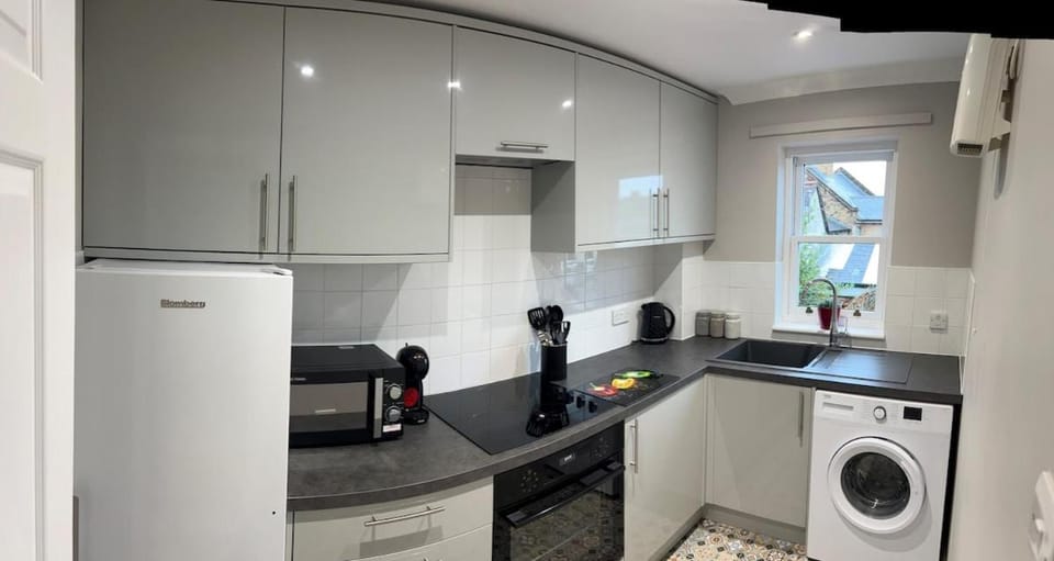 Charming 1-Bedroom Flat - Chelmsford City Centre Apartment in Chelmsford